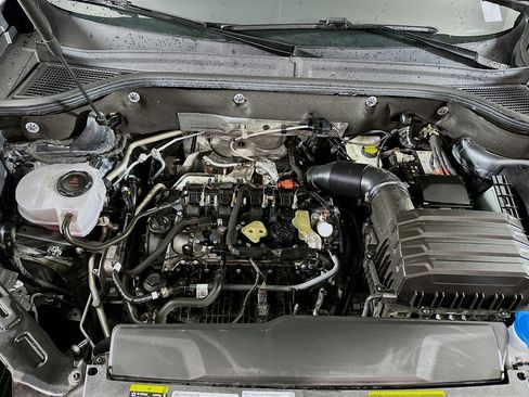 Used 2025 Volkswagen Atlas SE image 34