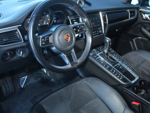 Used 2018 Porsche Macan Sport Edition image 4