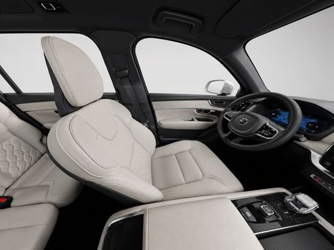 Used 2026 Volvo XC90 B5 Core AWD/4WD image 10