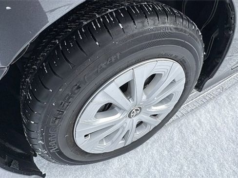 Used 2021 Toyota Prius LE image 9