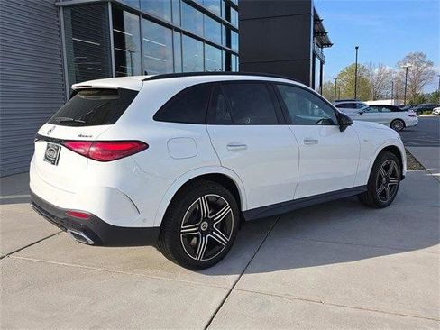 Used 2025 Mercedes-Benz GLC 350e 4MATIC image 3