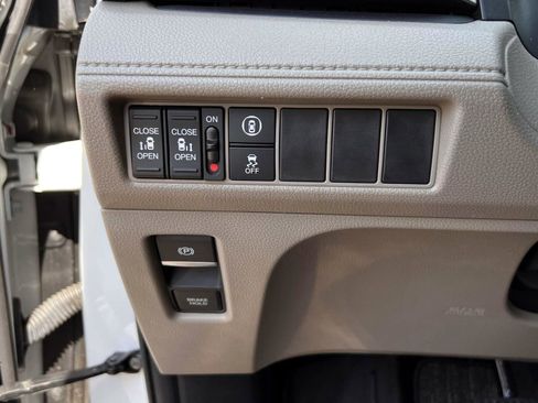 Used 2024 Honda Odyssey EX image 19