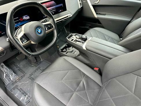 Used 2023 BMW iX xDrive50 w/ Sport Package AWD/4WD image 10