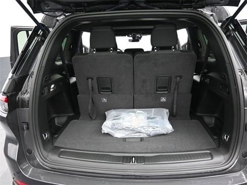 New 2025 Jeep Grand Cherokee L Laredo image 25