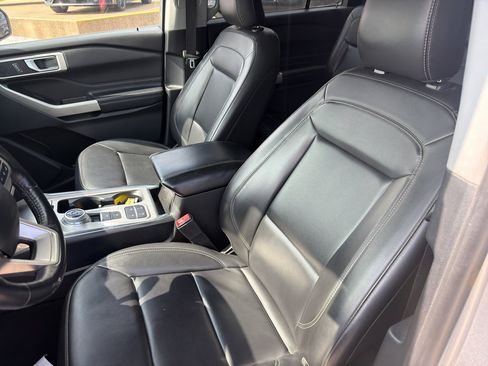Used 2021 Ford Explorer XLT w/ Equipment Group 202A RWD image 28