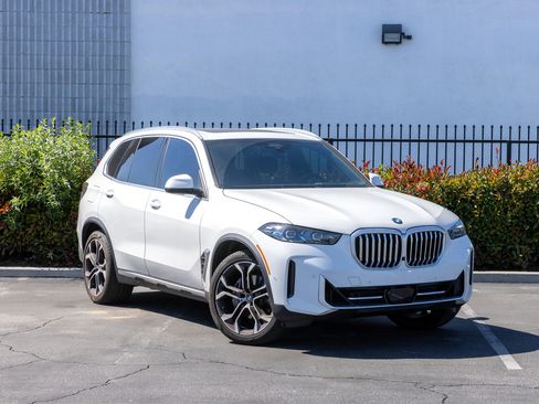 Used 2025 BMW X5 xDrive40i w/ Premium Package image 11