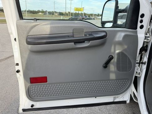Used 2005 Ford F350 XL image 26