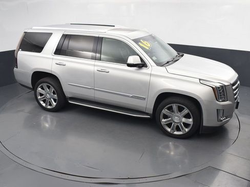 Used 2016 Cadillac Escalade Luxury image 46
