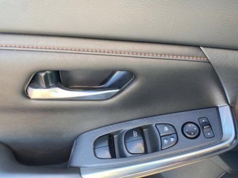 Used 2022 Nissan Sentra SR w/ Electronics Package image 32