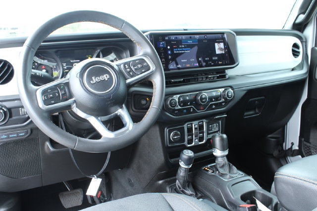 Used 2024 Jeep Wrangler Unlimited Sahara AWD/4WD image 14