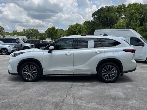 Used 2021 Toyota Highlander Platinum FWD image 6