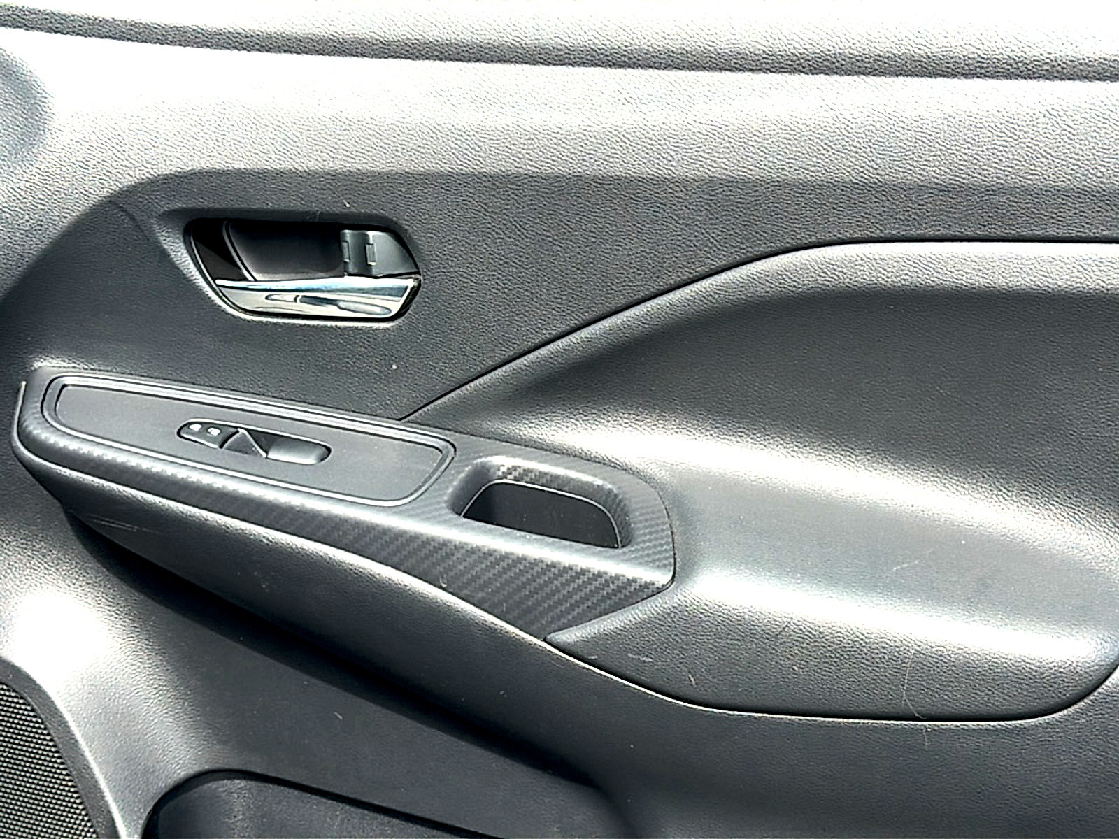 Used 2025 Nissan Versa SV FWD image 25
