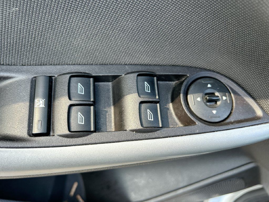 Used 2013 Ford Focus SE FWD image 13