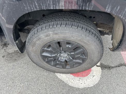 Used 2022 Nissan Frontier SV image 5