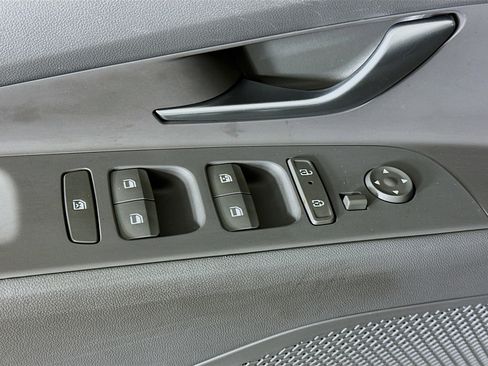 Used 2025 Hyundai Elantra SEL image 15