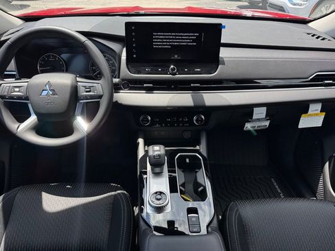 New 2025 Mitsubishi Outlander ES image 24