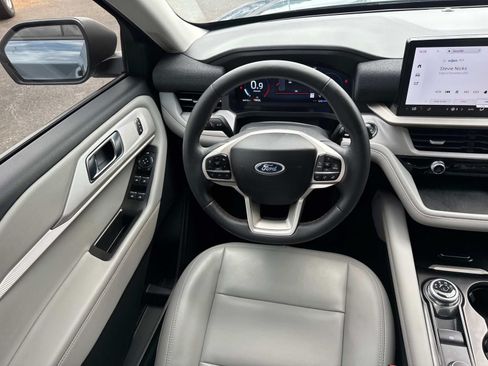 Used 2025 Ford Explorer Active w/ Active Comfort Package AWD/4WD image 22