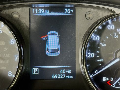 Used 2017 Nissan Rogue SV FWD image 15