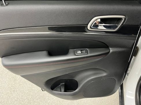 Used 2017 Jeep Grand Cherokee Trailhawk AWD/4WD image 42