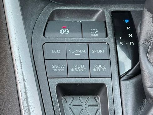 Used 2025 Toyota RAV4 LE AWD/4WD image 27