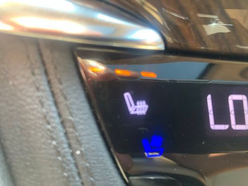 Used 2020 Cadillac XT6 Premium Luxury w/ Platinum Package AWD/4WD image 23