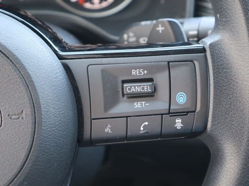 Used 2023 Nissan Rogue SV FWD image 13