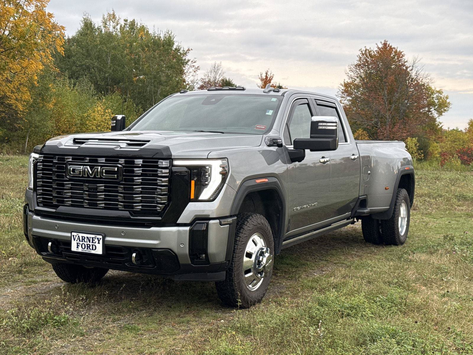 Used 2025 GMC Sierra 3500 Denali Ultimate AWD/4WD image 1