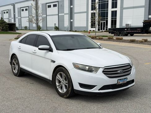 Used 2017 Ford Taurus SEL w/ Equipment Group 201A FWD image 3