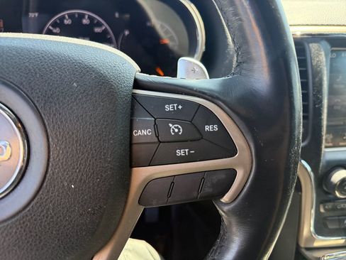 Used 2017 Jeep Grand Cherokee Laredo AWD/4WD image 22