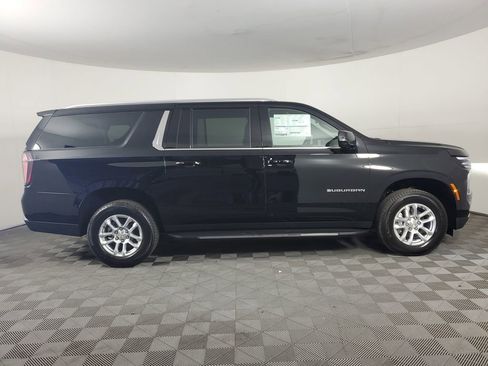 New 2026 Chevrolet Suburban LT image 3