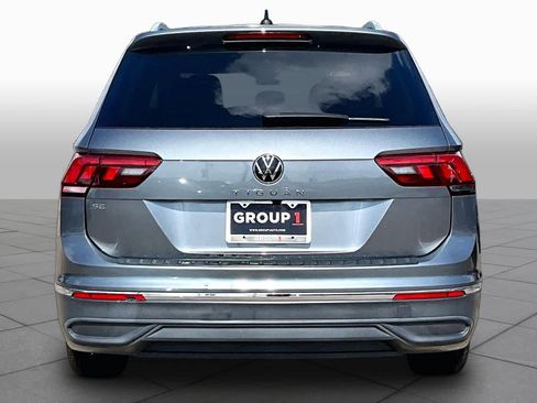 Used 2023 Volkswagen Tiguan SE w/ Panoramic Sunroof Package FWD image 5