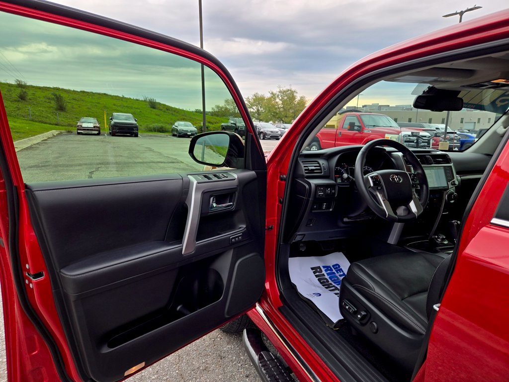 Used 2021 Toyota 4Runner Limited AWD/4WD image 11