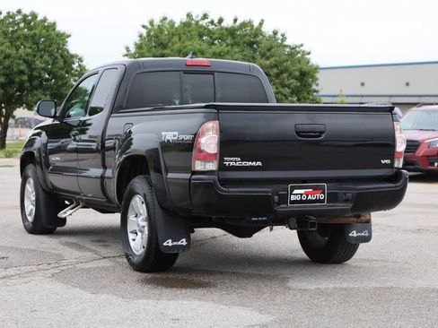 Used 2015 Toyota Tacoma 4x4 Access Cab V6 w/ TRD Sport Package image 11