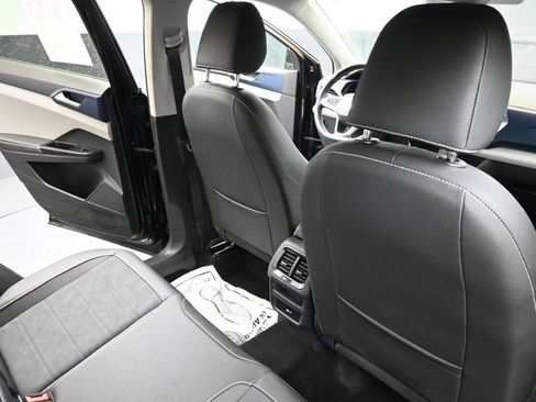 Certified 2024 Volkswagen Taos SE image 15