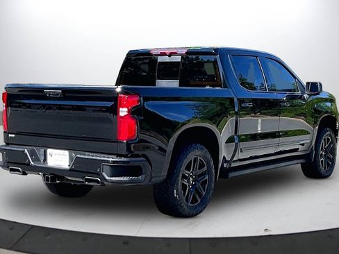 Used 2024 Chevrolet Silverado 1500 High Country w/ Midnight Edition AWD/4WD image 9