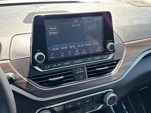 Used 2025 Nissan Altima 2.5 SV FWD image 17