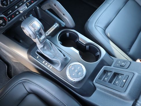 New 2025 Ford Bronco Outer Banks w/ Sasquatch Package image 9