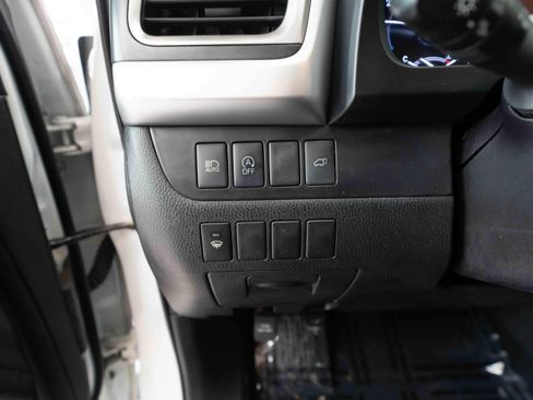 Used 2019 Toyota Highlander XLE AWD/4WD image 11
