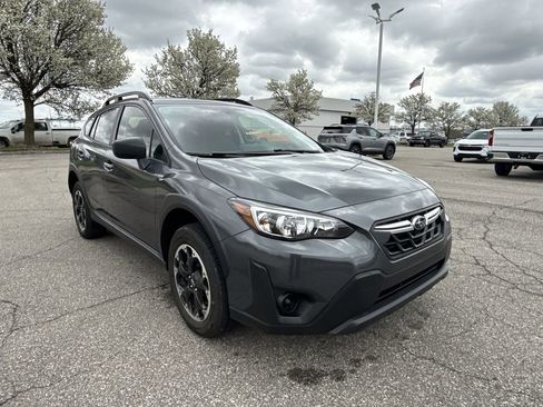 Used 2023 Subaru Crosstrek 2.0i image 2