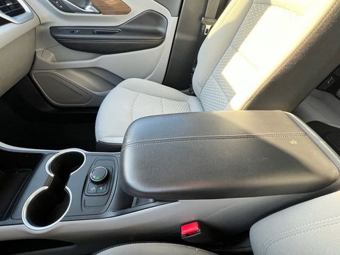 Used 2020 GMC Terrain SLE image 27