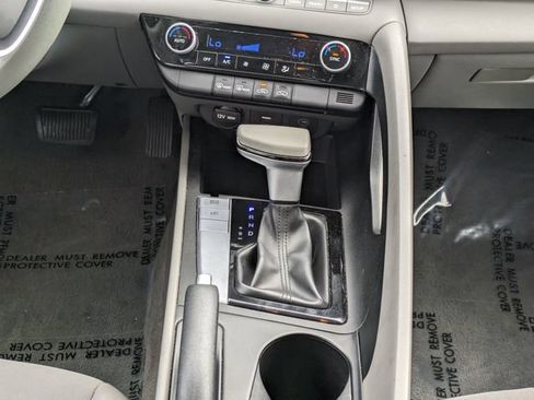 Used 2024 Hyundai Elantra SEL FWD image 18