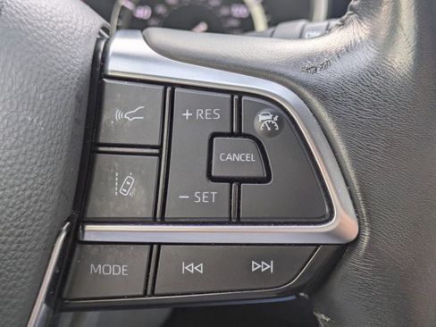 Used 2021 Toyota Highlander XLE image 26