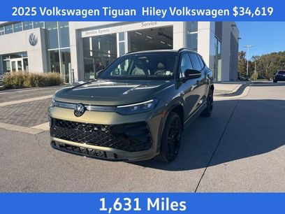 Certified 2025 Volkswagen Tiguan SE R-Line