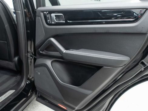 Used 2023 Porsche Cayenne AWD/4WD image 29