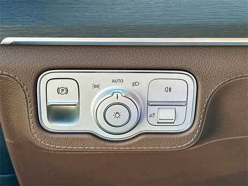 Used 2024 Mercedes-Benz GLS 580 4MATIC image 10