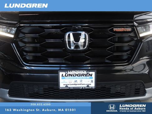 Used 2025 Honda Pilot TrailSport image 39