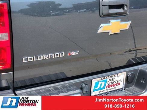 Used 2017 Chevrolet Colorado LT w/ Luxury Package, Chrome AWD/4WD image 12
