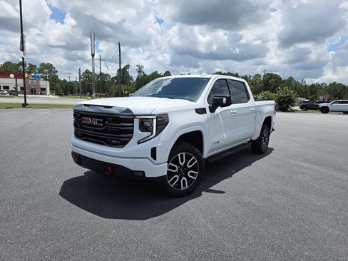 Used 2024 GMC Sierra 1500 AT4 w/ Technology Package AWD/4WD image 1