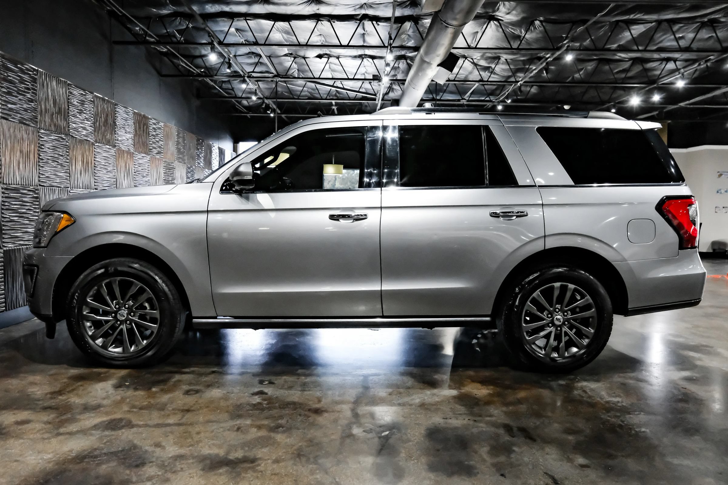 Used 2021 Ford Expedition Limited RWD image 11