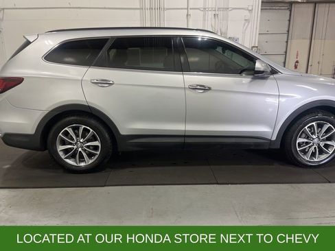 Used 2017 Hyundai Santa Fe SE image 9
